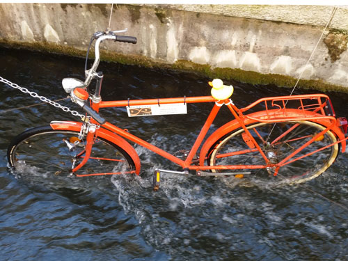schwimmendes Fahrrad in Augsburg