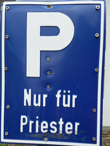 Parken nur für Priester