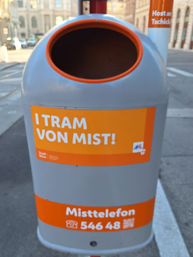 Mistkübel 'I tram von Mist'