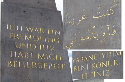 Obelisk 'Ich war ein Fremdling'